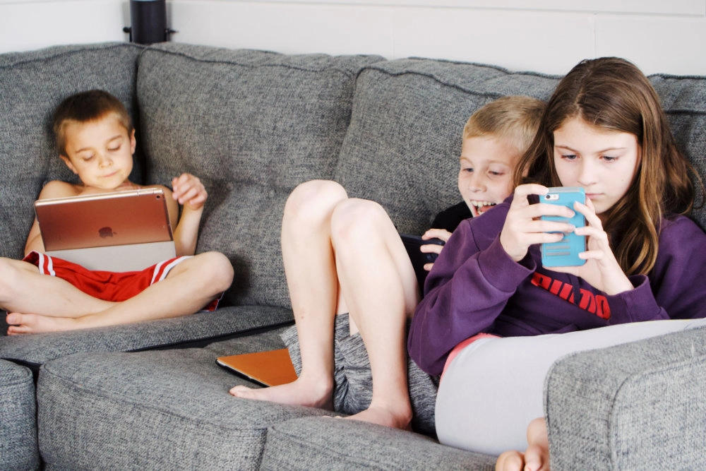 Pros and cons for children who use the gadget